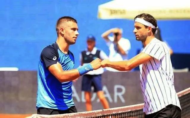 超揭幕战于 超揭幕战于